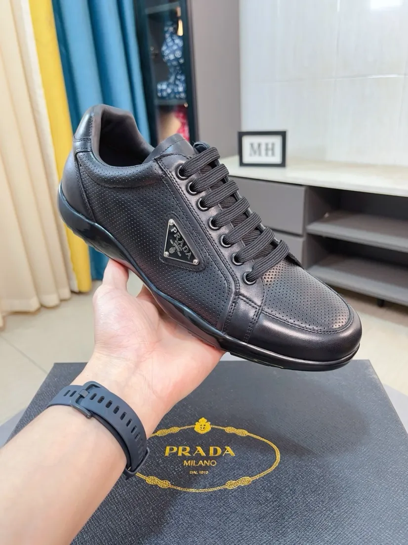 Men's shoes 💰560🌹🌹 High-quality new men's shoes 💰prada (Prada) counters are on the market at the same time. The new men's shoes and 😘fabrics are selected from imported mesh and glue-spraying technology. Imported cowhide lining. 👍🏿High-end☄️Open-molded non-slip rubber outsole, exquisite lines, simple and elegant, comfortable and high-end for leisure travel. Code number: 38 to 44
